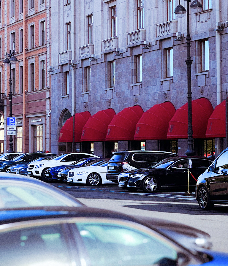 Vehicles waiting outside a hotel entrance