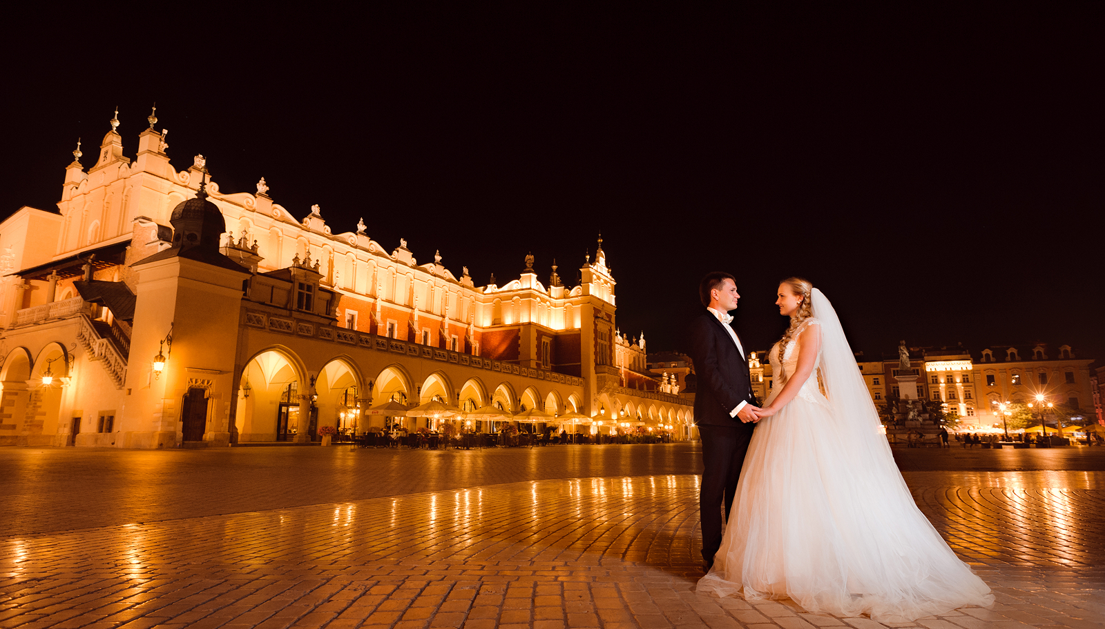 Bride and groom outside an illuminated palace